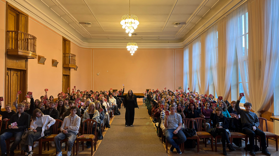 Zdjęcie grupowe ze szkolenia z praw i obowiązków studenta na Wydziale Filologicznym UwB.