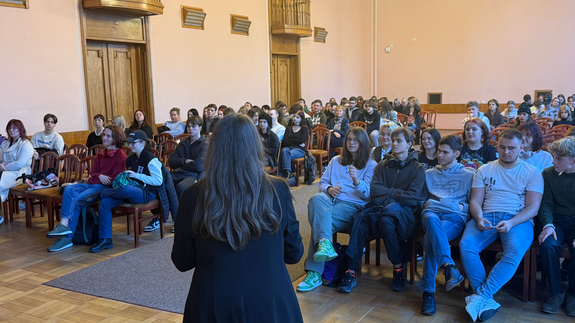 Zdjęcie grupowe ze szkolenia z praw i obowiązków studenta na Wydziale Filologicznym UwB.