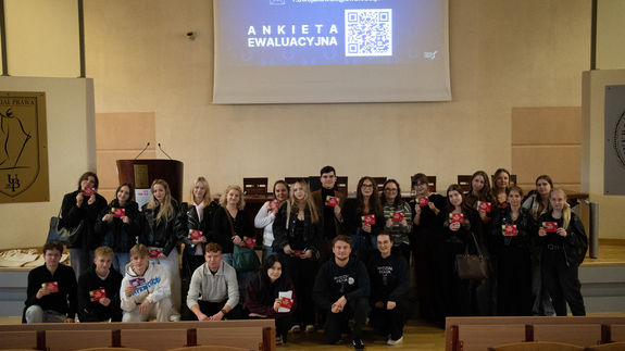Zdjęcie grupowe ze szkolenia z praw i obowiązków studenta na Wydziale Prawa UwB.