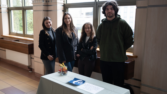 Na zdjęciu znajdują się studenci Koła Naukowego Prawa Własności Intelektualnej Mediów i Internetu.